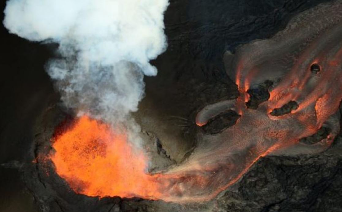 photo of man urinating at volcano viewing site in hawaii angers internet users