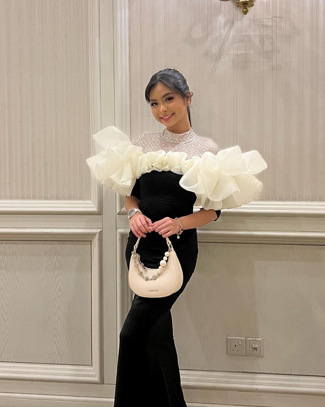 pelakon cilik qistina raisah dikecam netizen ‘try hard’ jadi dewasa