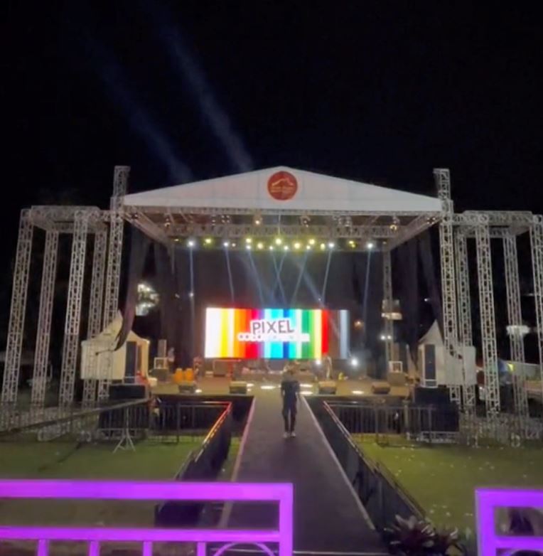 majlis berkhatan sambut besar-besaran, siap ada artis nyanyi!