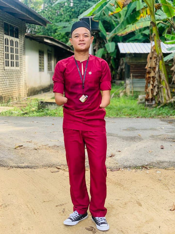 m’sian man wants photo with “perfect pair of hands,” netizens did not disappoint!