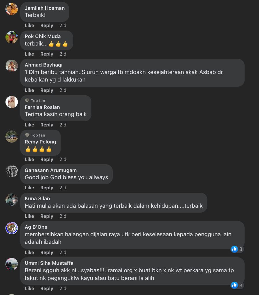 sanggup alih bangkai anjing tengah jalan raya, wanita ini terima pujian ramai