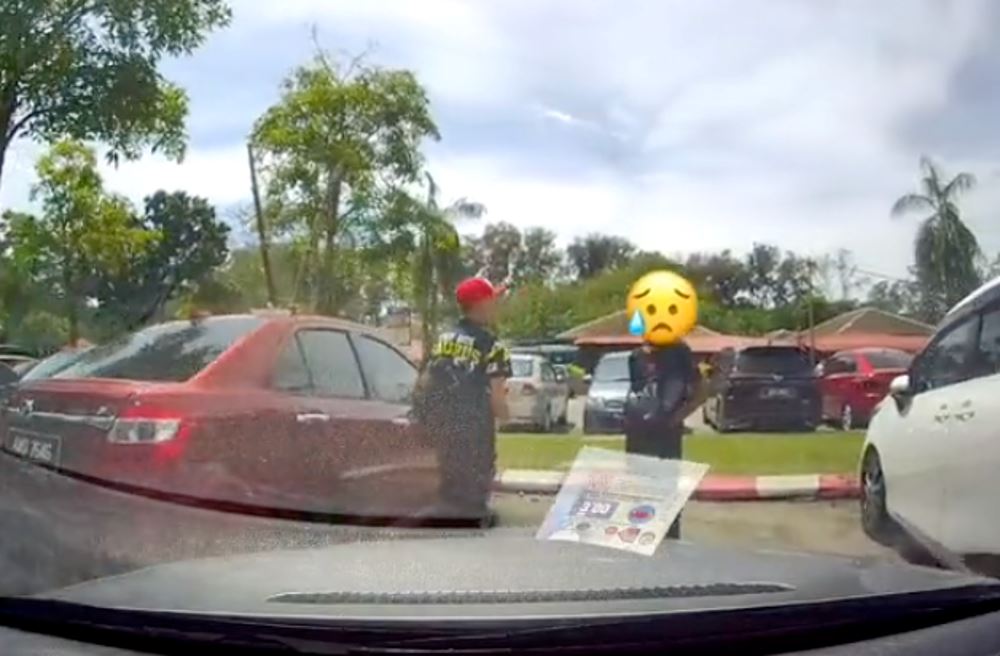 video of man chup-ing parking went viral, m’sians say it’s better to just report them! 