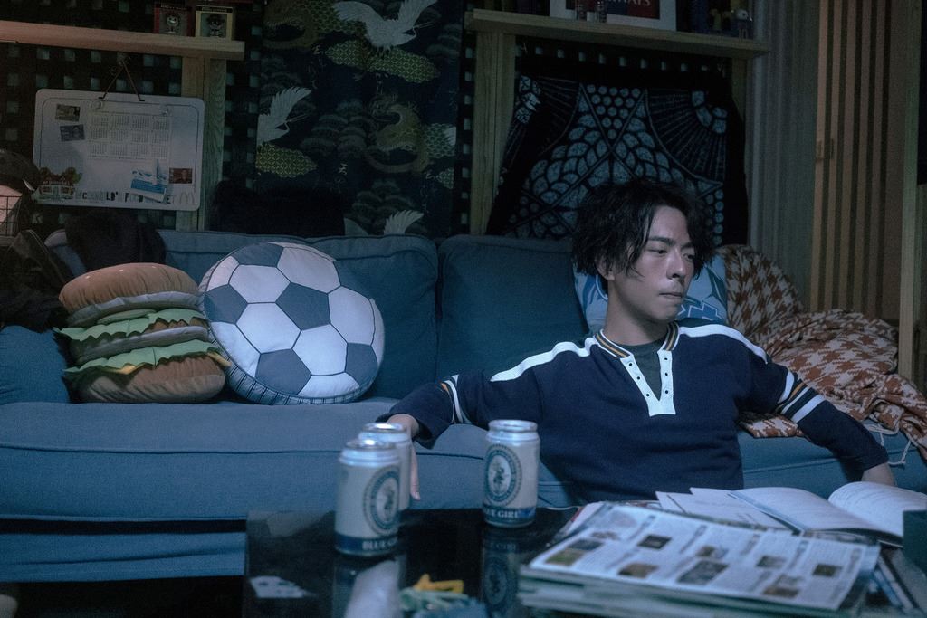 🎬《死尸死时四十四》黑色喜剧电影复活节上映❗️家门前发现无名尸体😱
