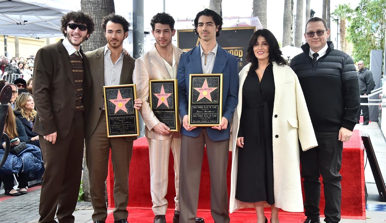 jonas brothers terharu dapat iktiraf, terima bintang hollywood walk of fame