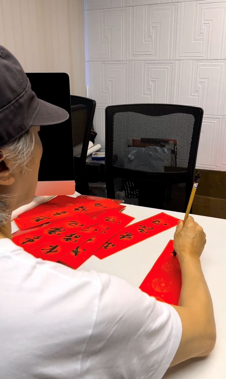 🧨蔡卓宜也被周星驰翻牌❗️星爷搞笑留言：我与王你更喜欢谁？😂