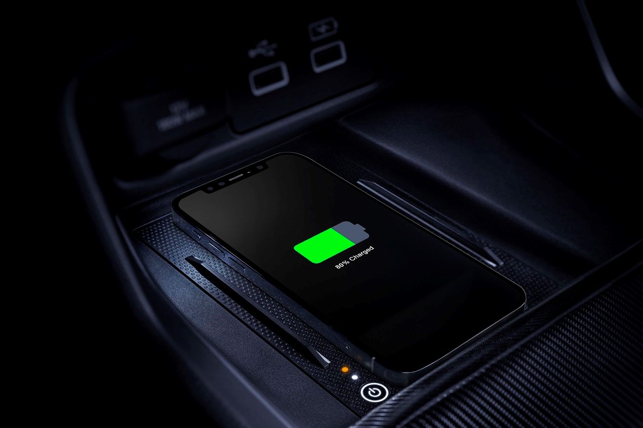 Wireless charger in Honda Civic e:HEV RS