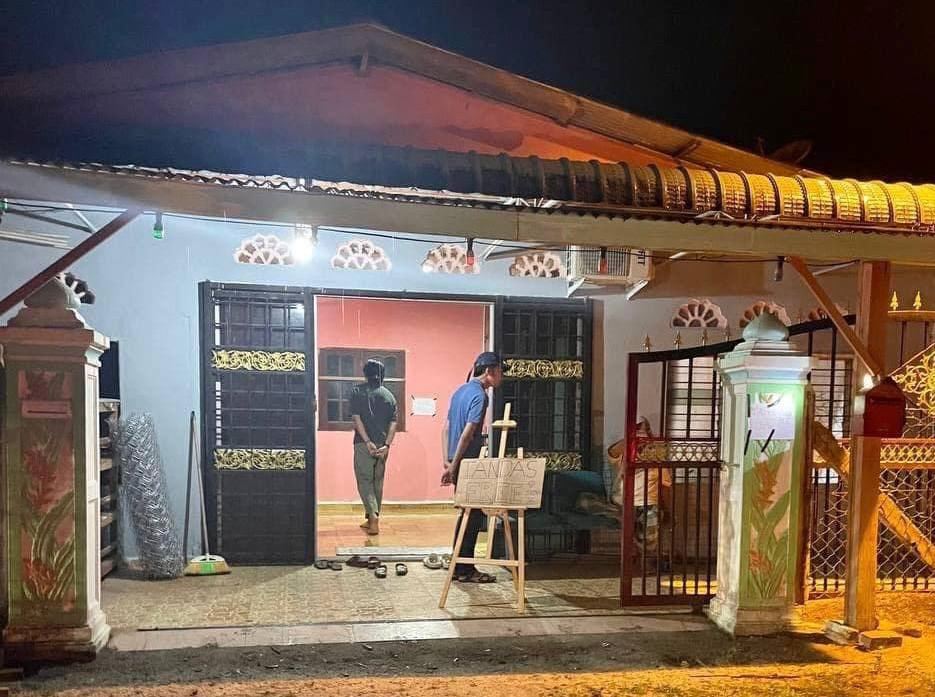 netizen tersentuh tuan rumah santuni pengguna jalan raya gunakan tandas percuma