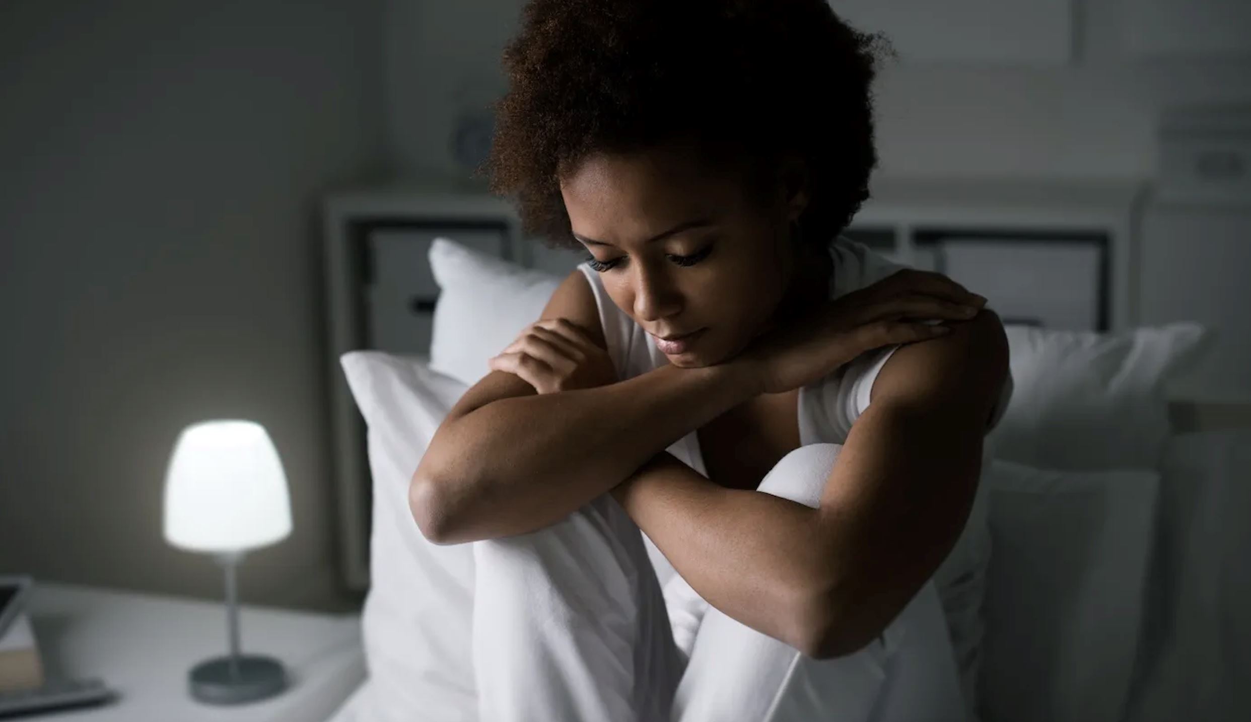 「微笑抑郁症」常见的5种表现！睡多久都觉得累？