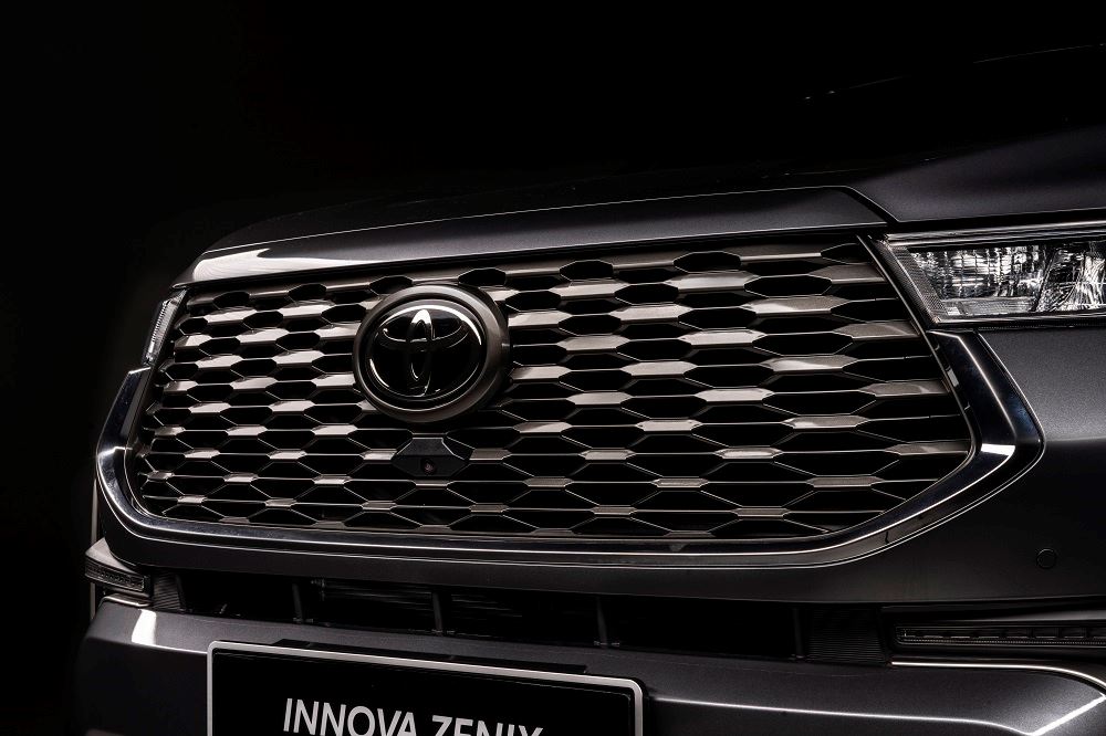 outside of the Toyota Zenix