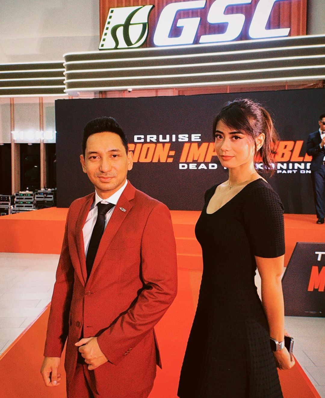 ketika ini ahirine hanya kawan dengan zizan, “tapi akan datang saya tak tahu..”