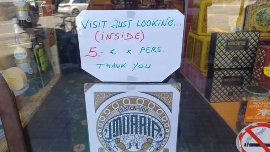 pelanggan masuk kedai tapi tak beli barang kena caj rm25