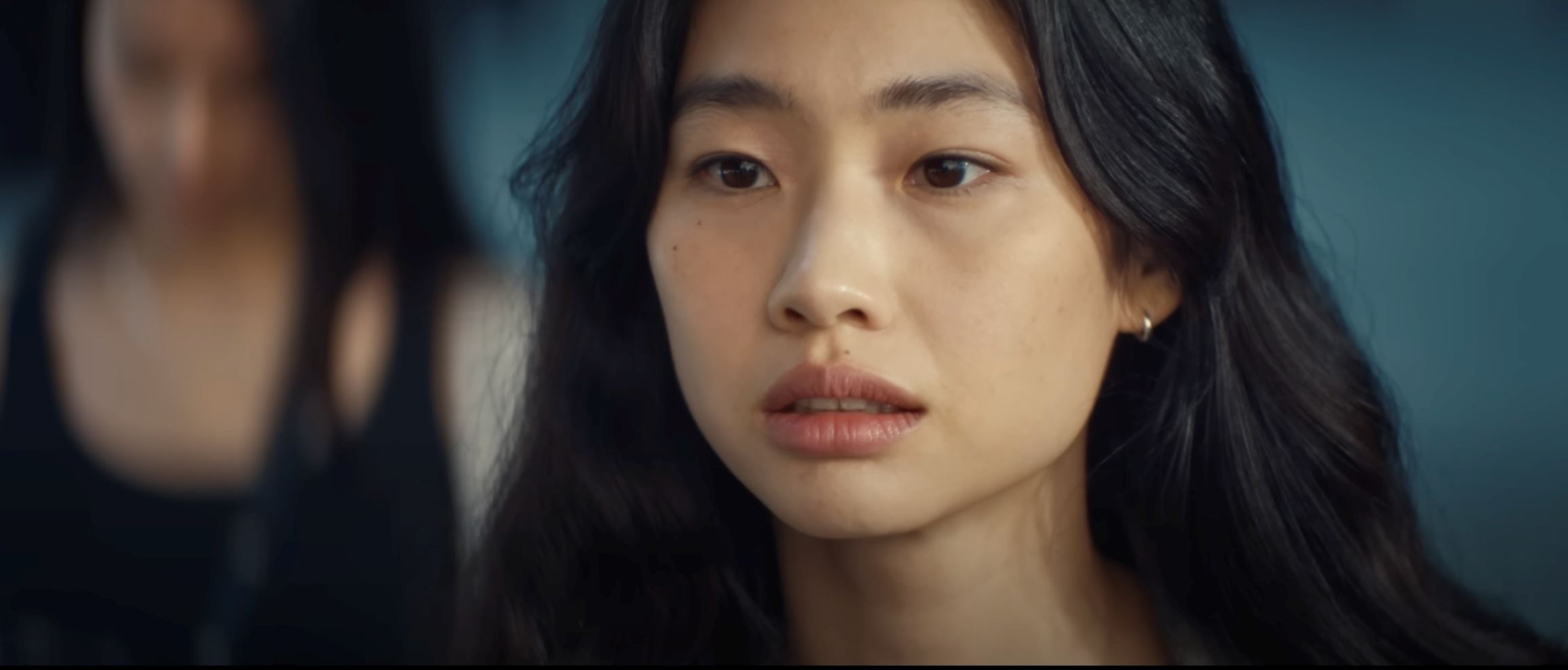 🌟【影片】梁朝伟惊喜出演newjeans新歌mv❗️头发全白超有型