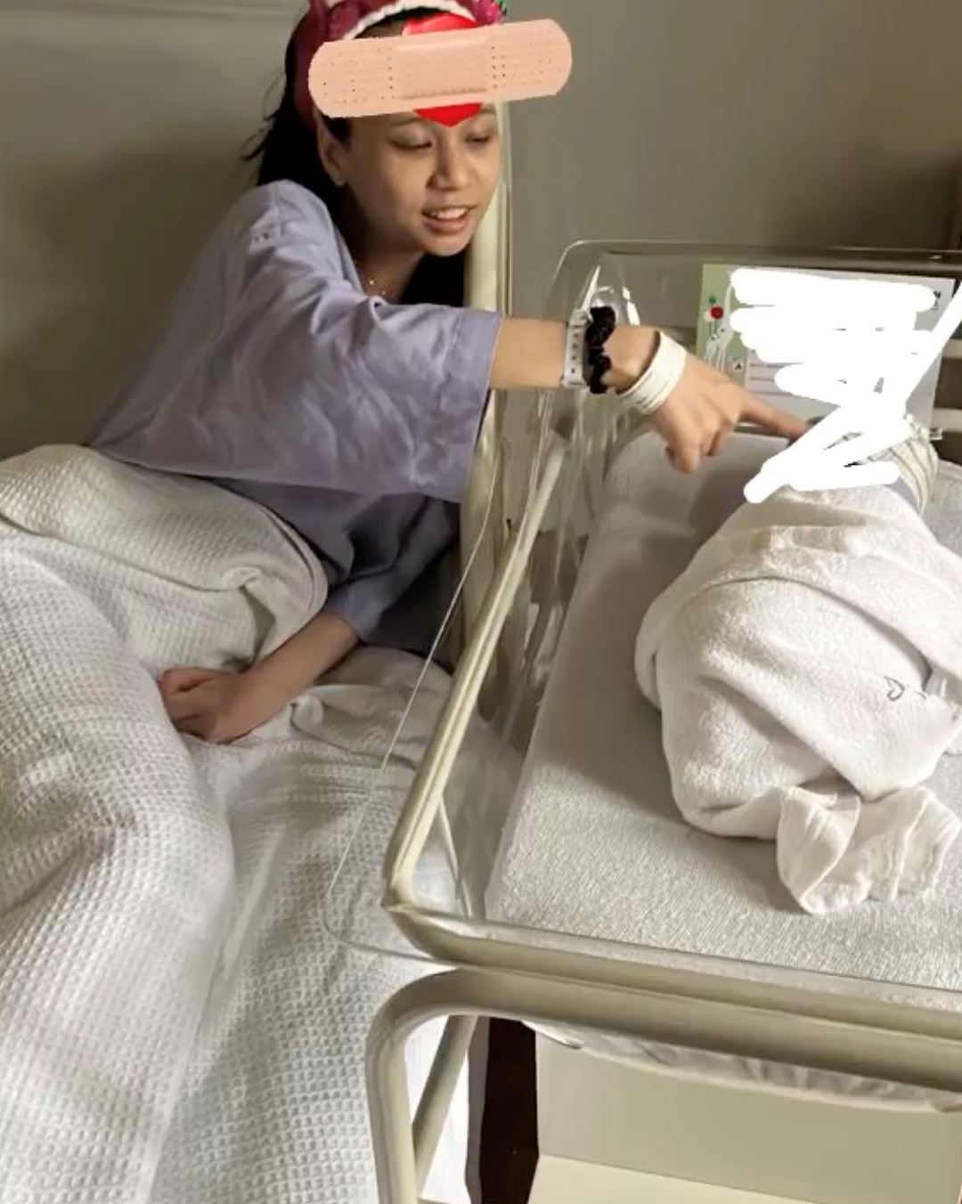 yonnyboii dan isteri timang cahaya mata lelaki pada hari awal muharram