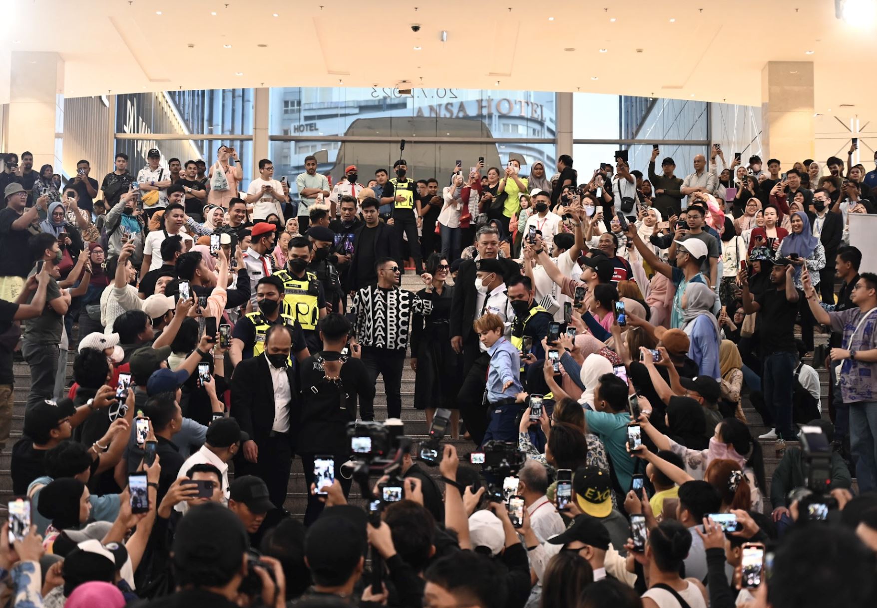peminat dah tak sabar layan konsert judika malam ini, 21 oktober