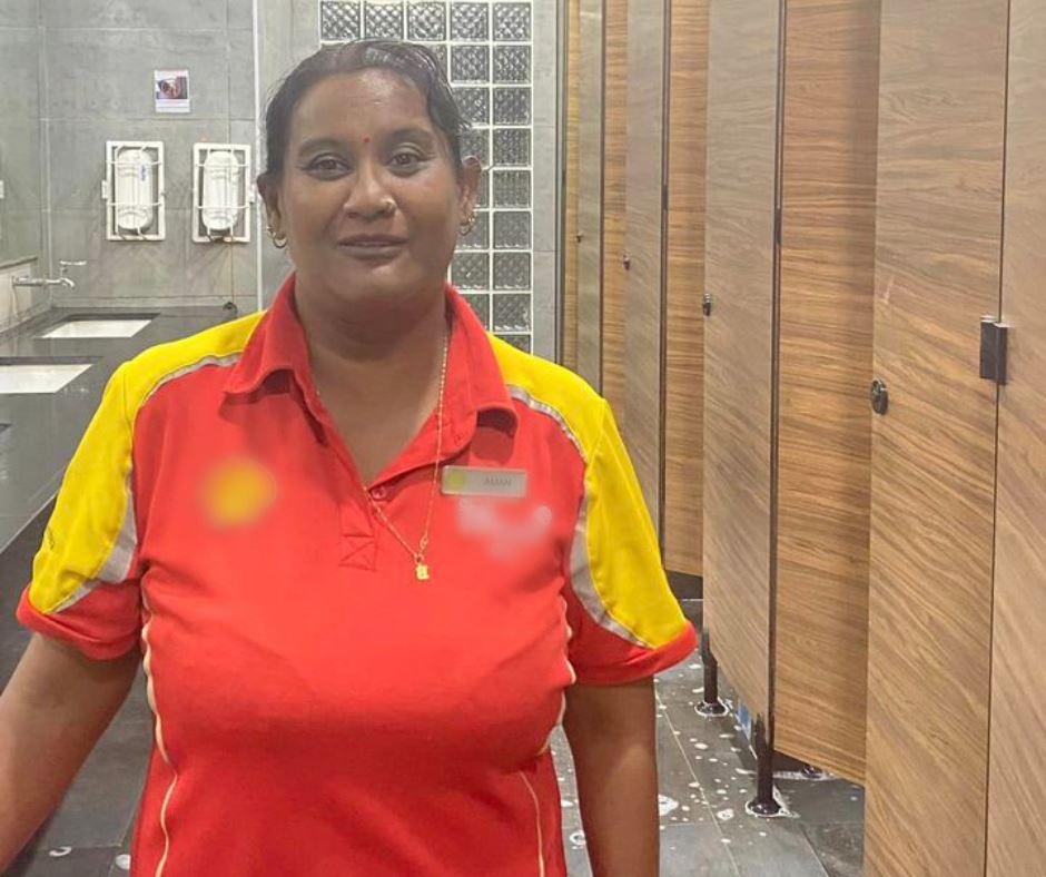 netizens praise exceptional akka cleaner at perak gas station for clean toilet