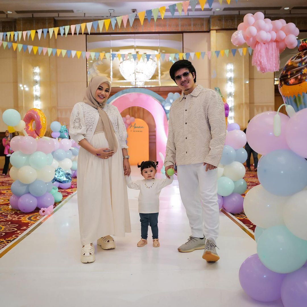 hamil anak kedua, isteri penyanyi ini mengidam naik basikal tengah malam