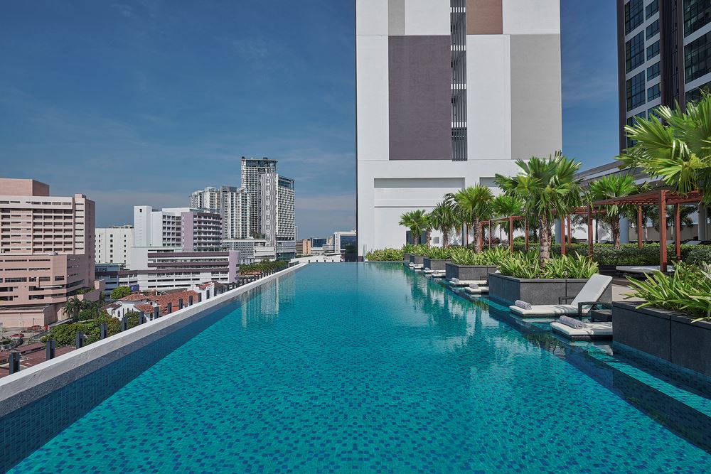 swimming pool at Courtyard by Marriott hotel Melaka