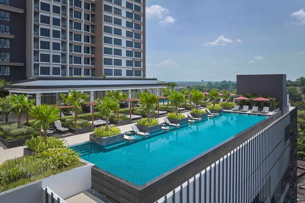 swimming pool at Courtyard by Marriott hotel Melaka