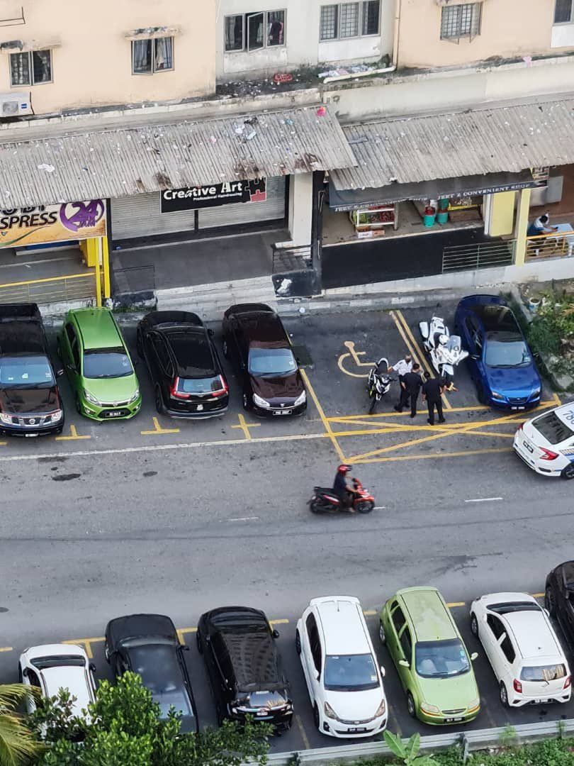 video tular polis trafik kena saman sebab parking kotak oku 