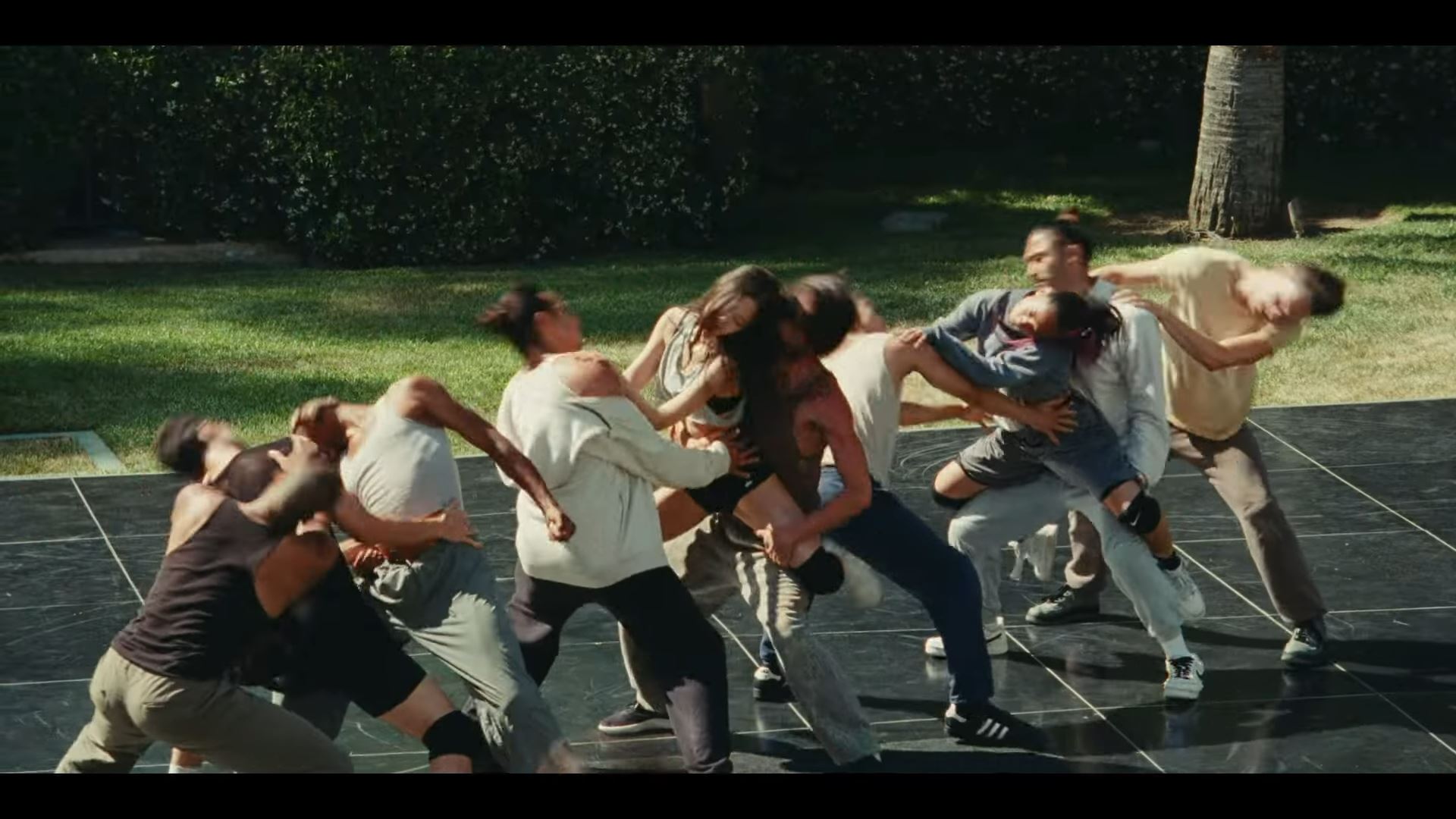 jennie新剧跳“3p舞”惹议！网狠批：看不下去！