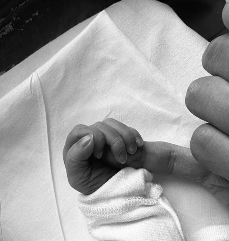 🌟宋仲基当爸爸咯❗️一索得男💗「母子平安是最珍贵的礼物」