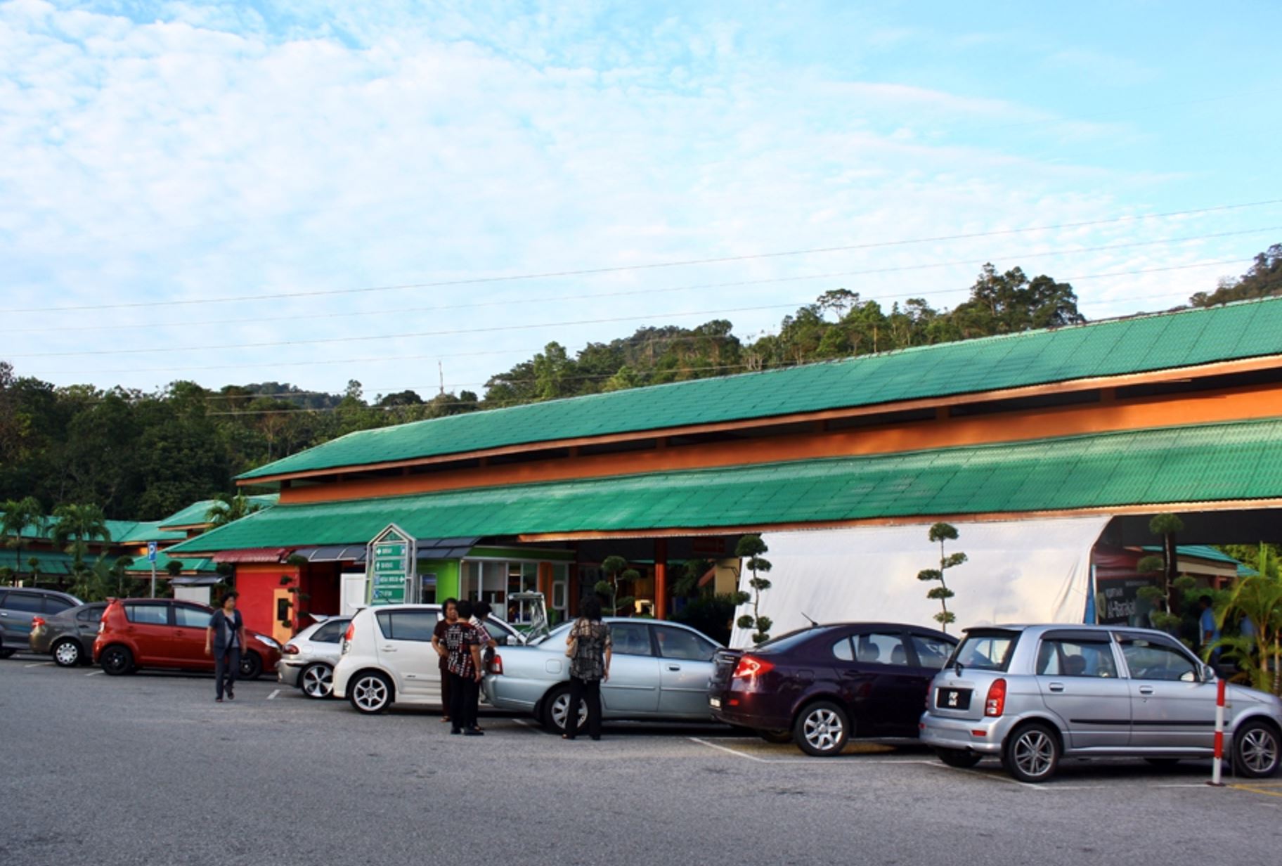 delicious pit stops: explore these 5 r&r areas along the plus highway for great eats!