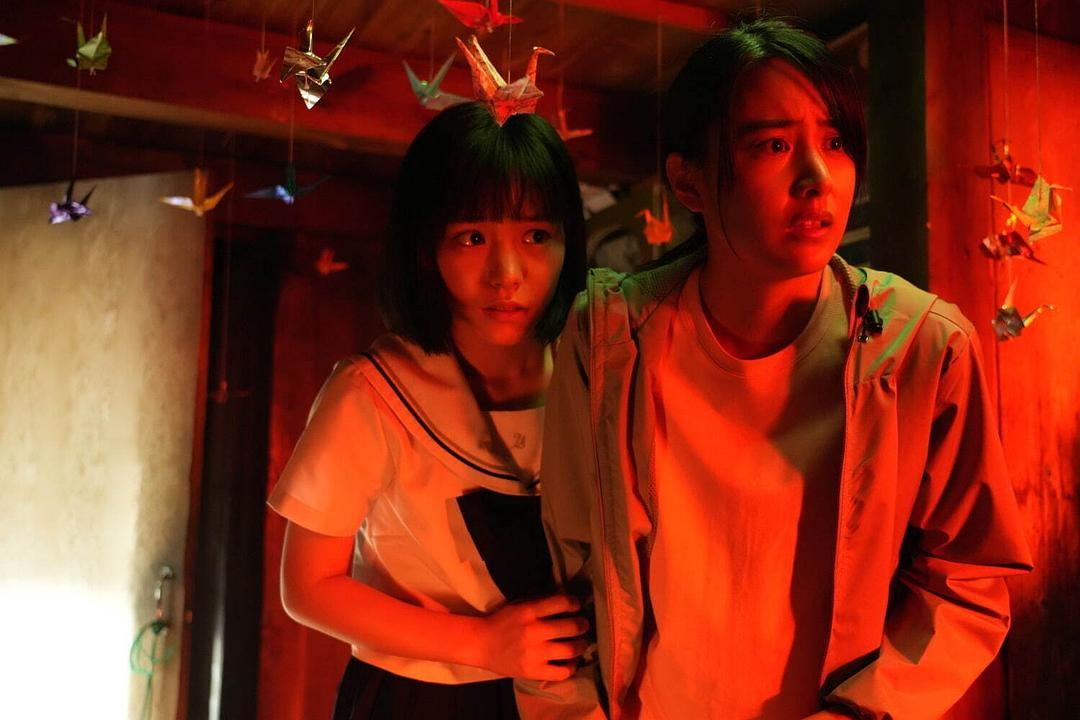 《咒怨》导演新作！来自孤岛红色女人的诅咒！