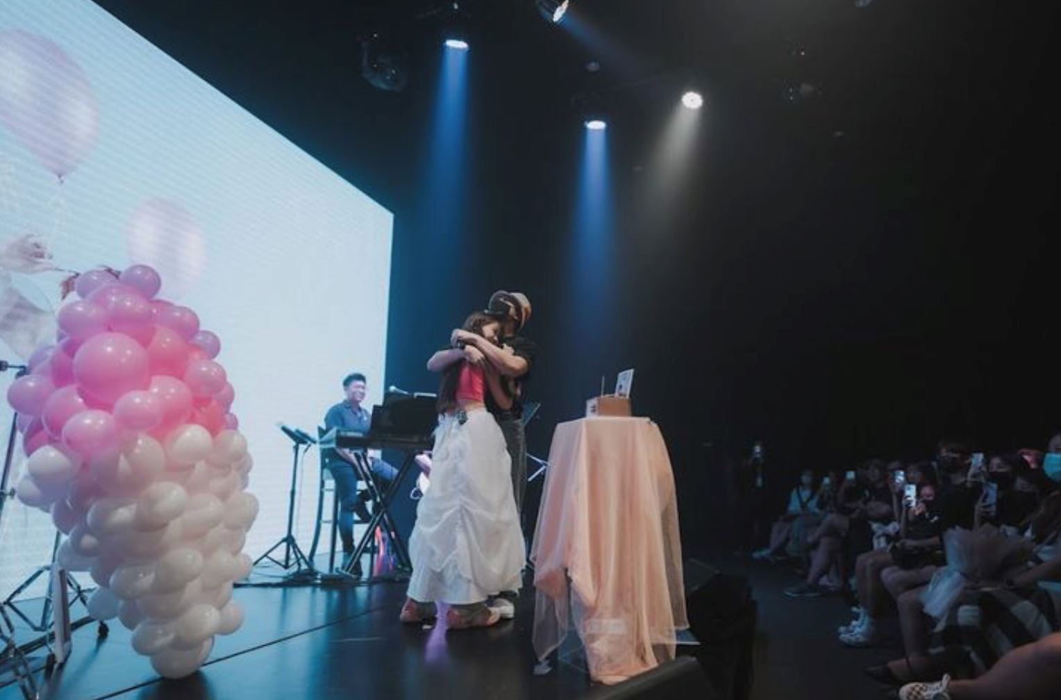 大马巫裔歌手菲道尔官宣恋情！女主竟是她！