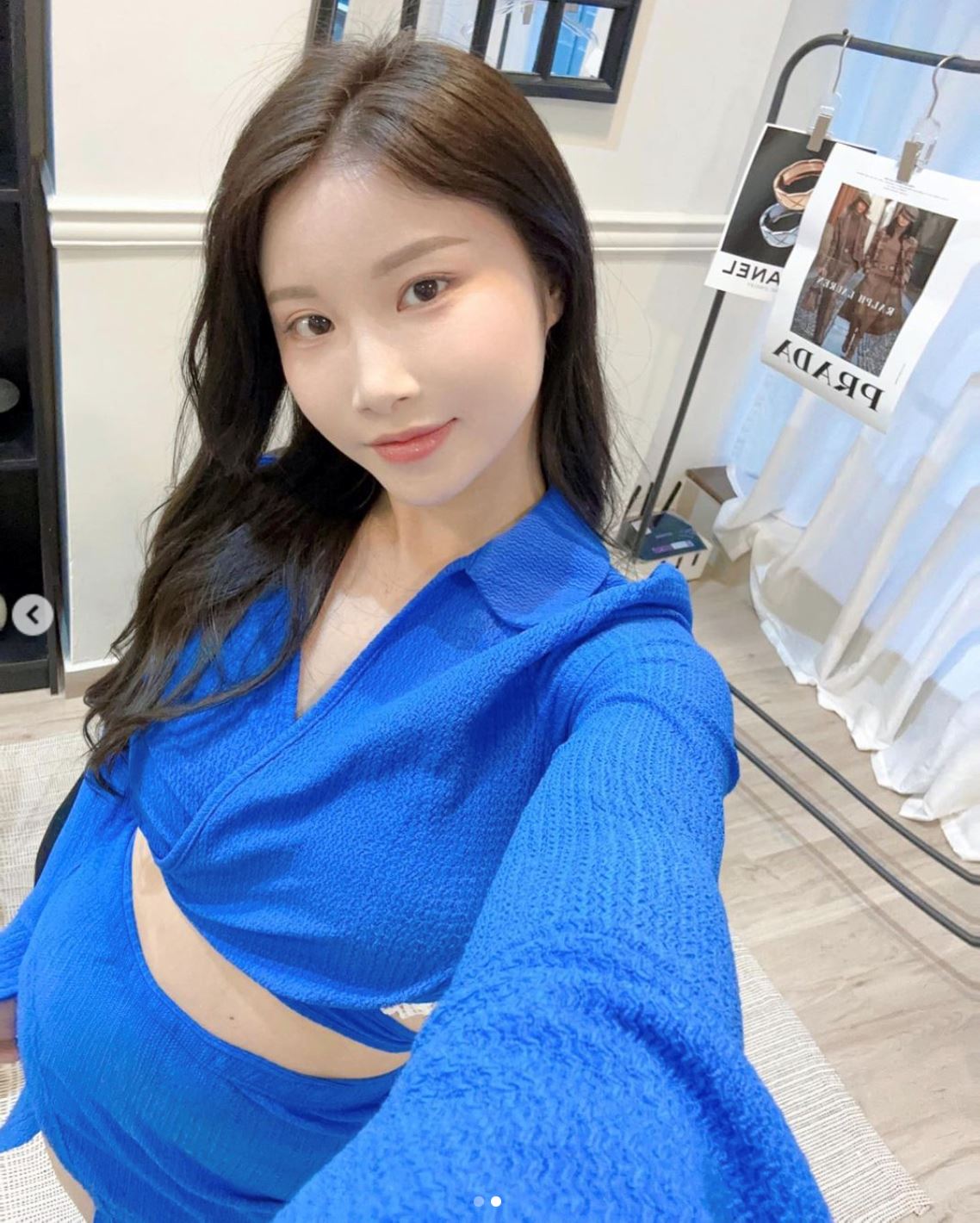 mona晒靓照飘孕味？本人大方回复！