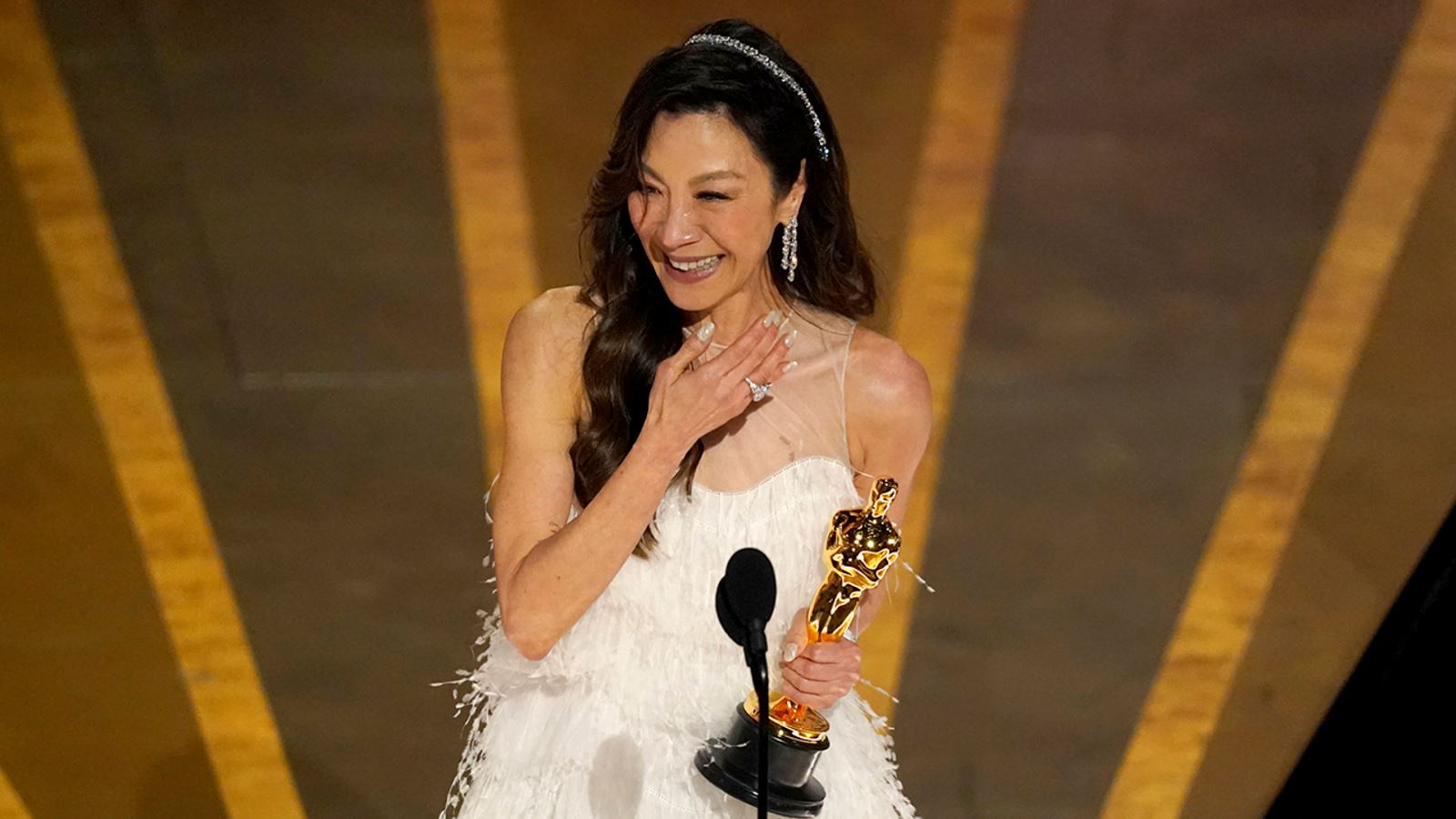menang oscar 2023, ibu tan sri michelle yeoh bangga kejayaan anak harum nama malaysia