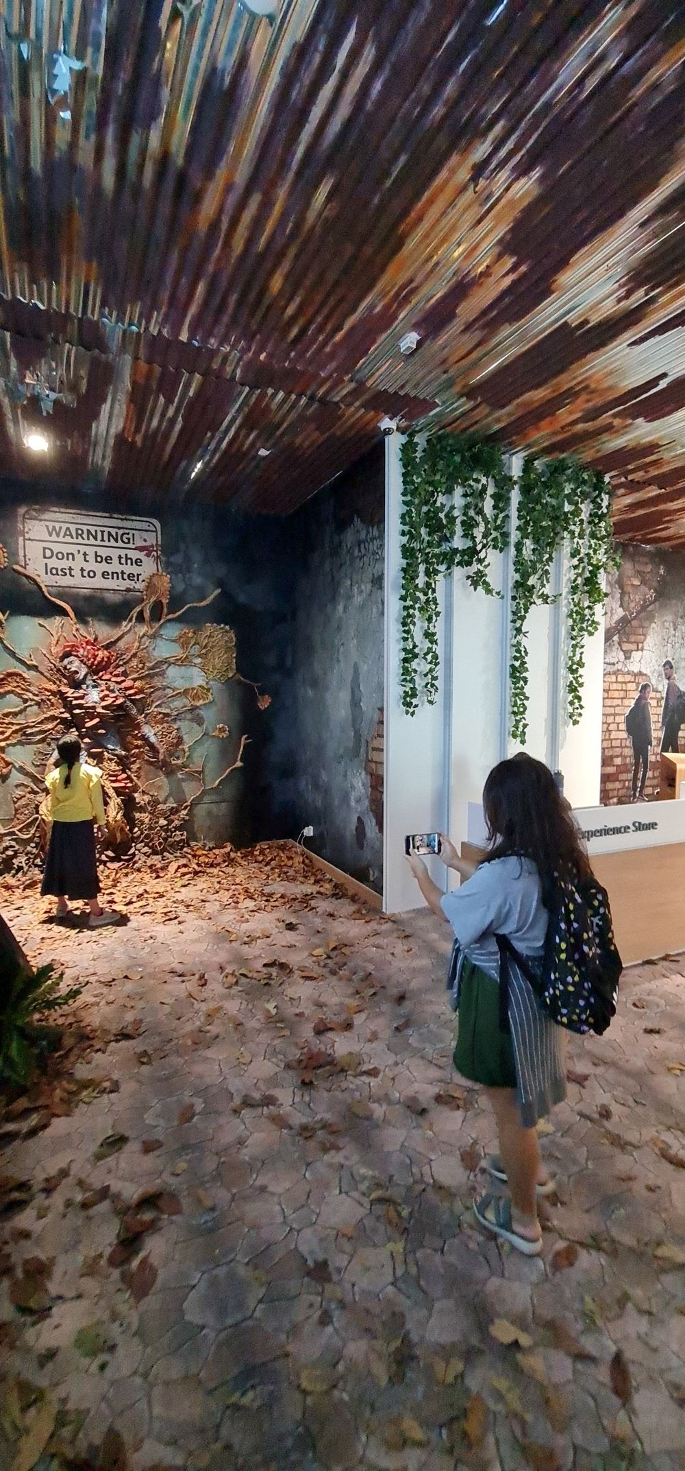 super realistik 🔥 5 sebab korang wajib masuk ke ‘dunia’ apocalypse the last of us di ioi city mall!