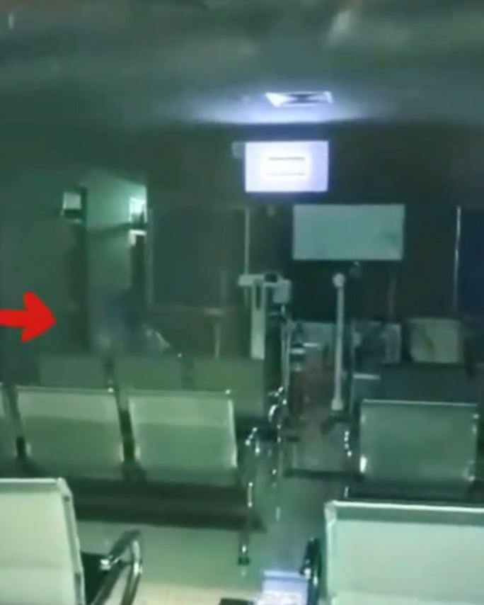 berani pak guard tegur entiti tengok tv di klinik kesihatan, “sorang ka tu?”