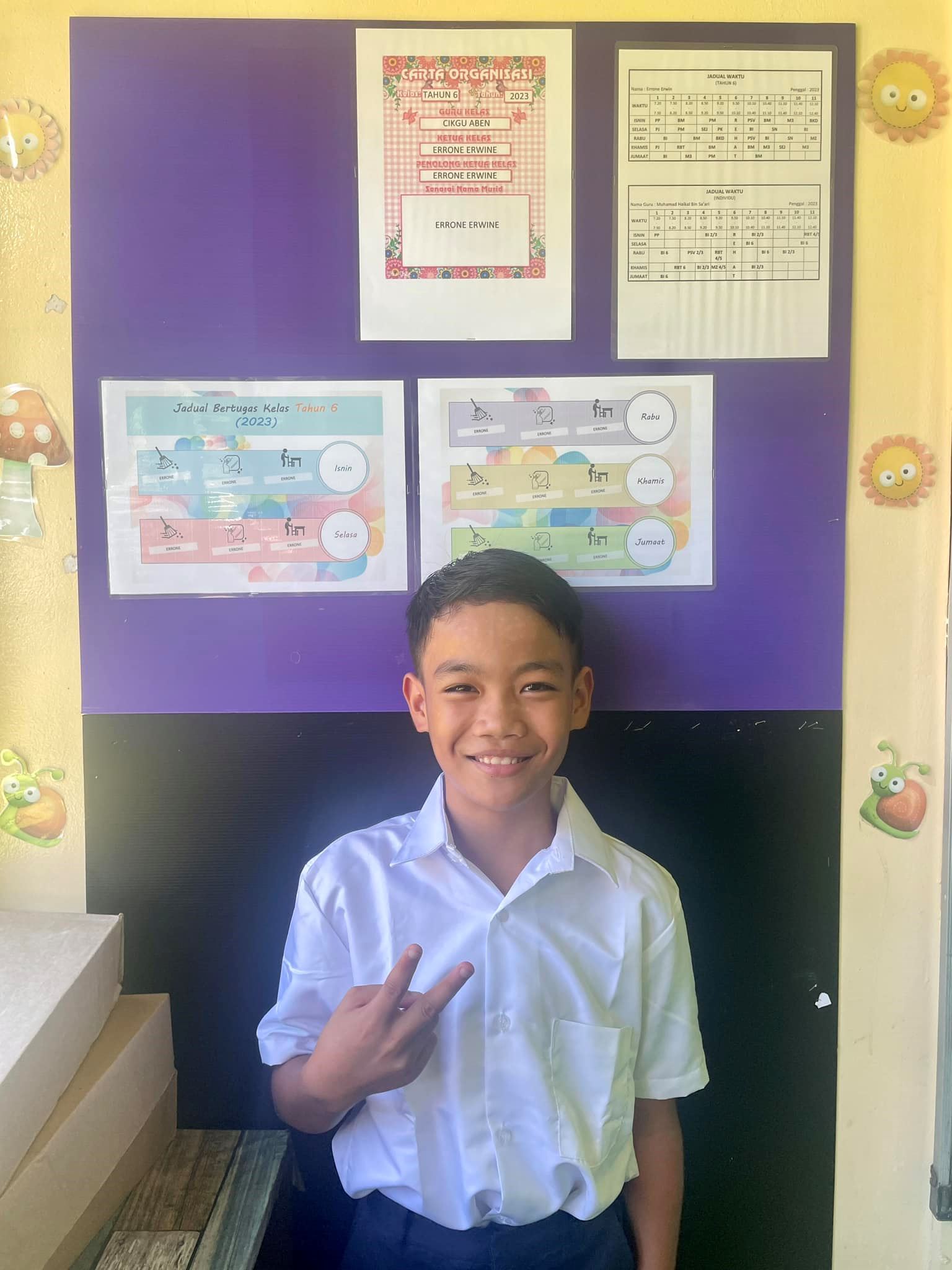 satu-satunya murid dalam kelas, pelajar ini pikul tugas ketua dan penolong sekaligus