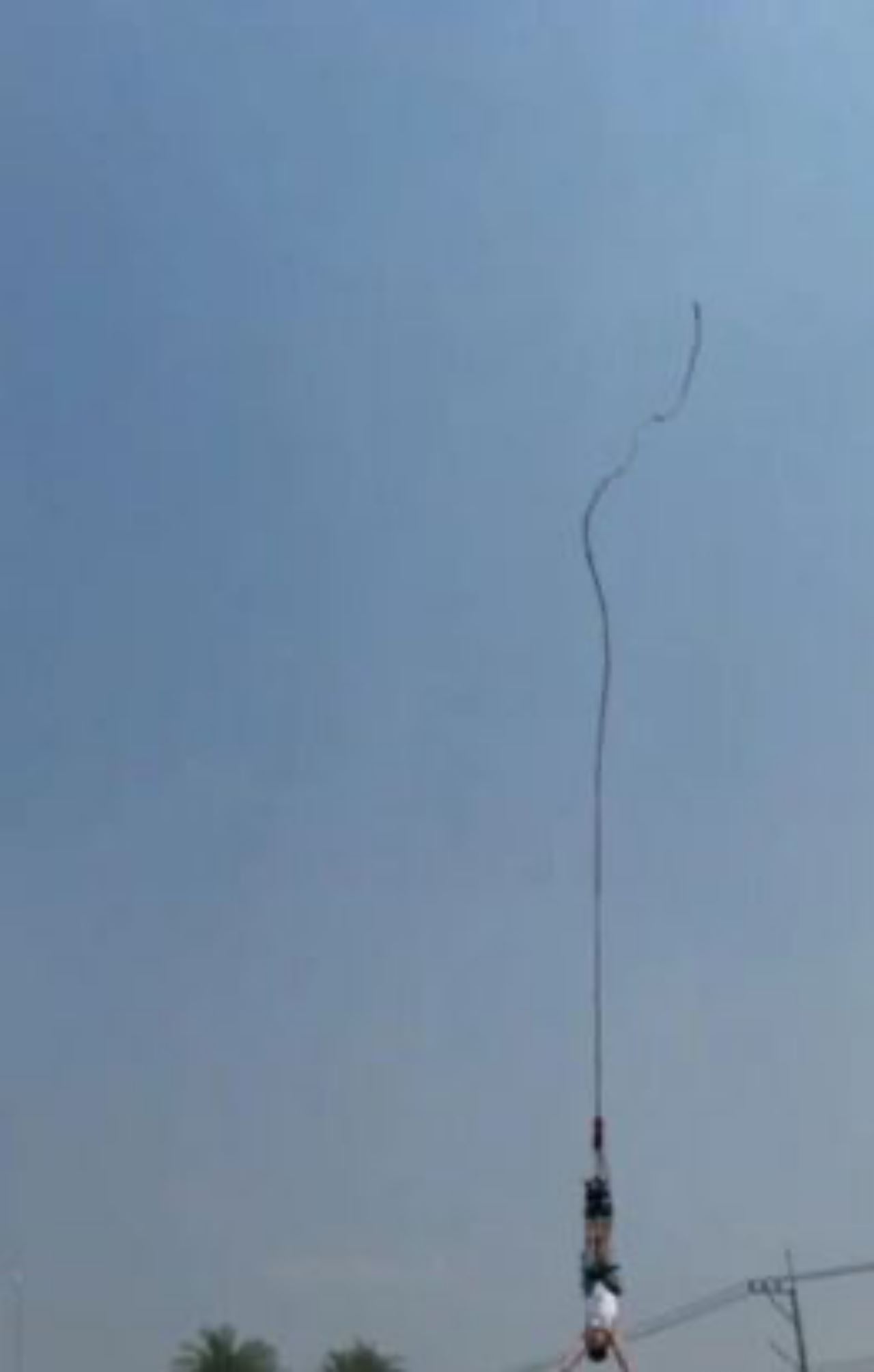 pelancong nyaris temui ajal lepas tali bungee jumping putus di udara