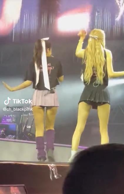 jennie超短裙露臀线惹争议！网酸：不如不穿！