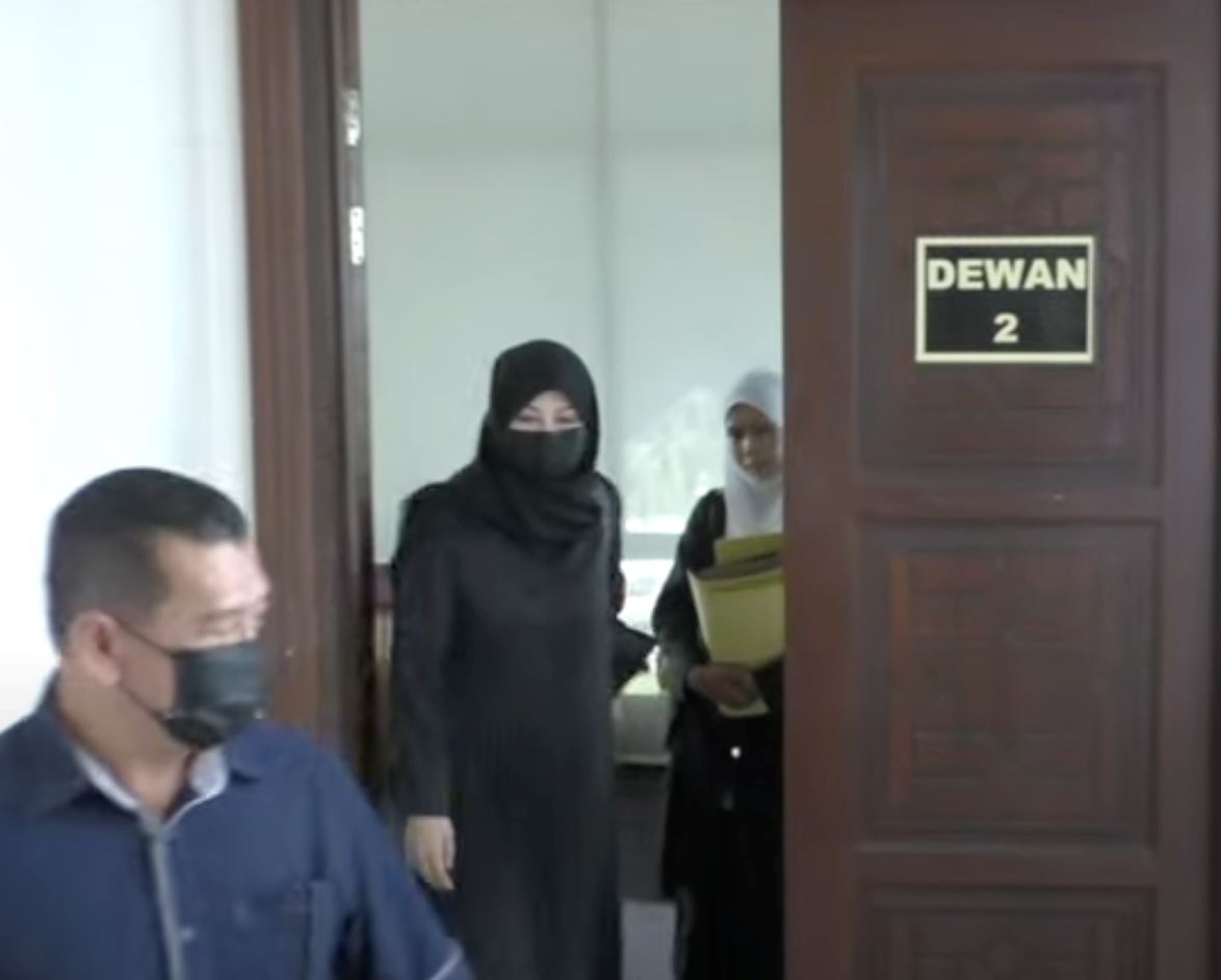 “aku bukan dayus,” afiq muiz nafi pukul, dakwa isteri ada orang lain?