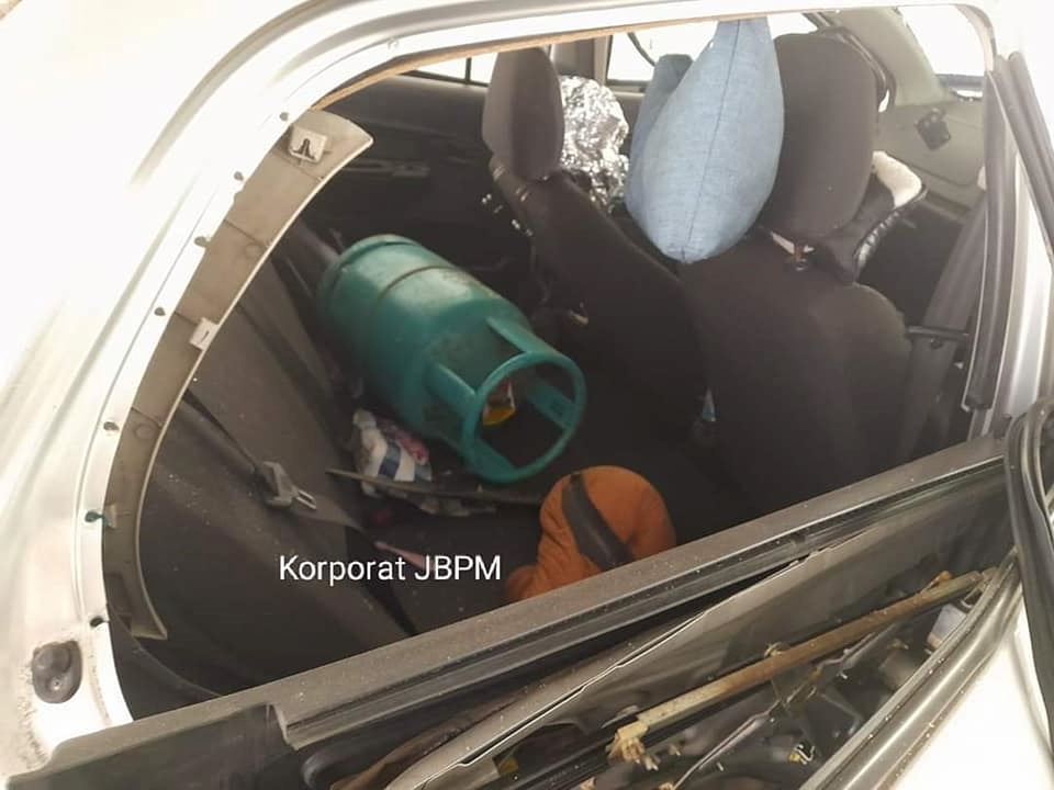 kereta meletup di tempat letak kereta rumah flat dekat bentong, pahang