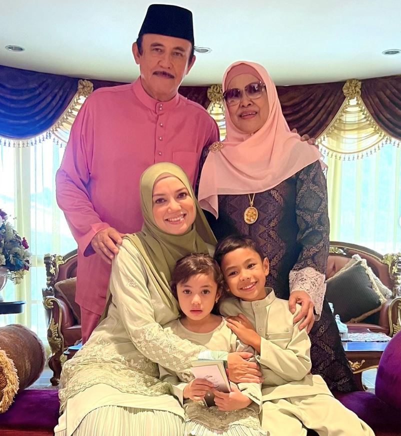 selagi puteri sarah belum bahagia, ibu syamsul yusof tak akan rasa tenang