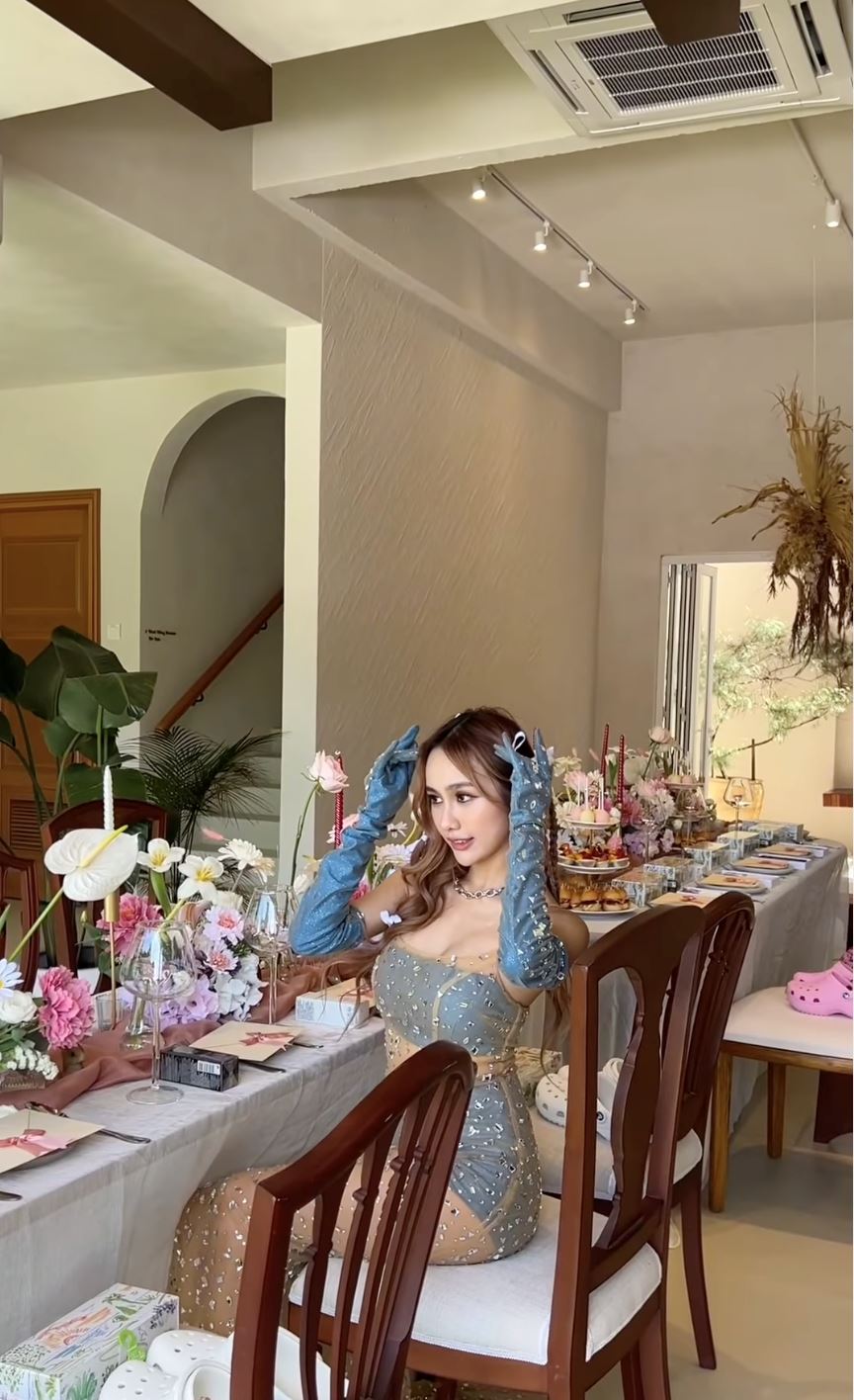 🎂jestinna过生日豪送礼物给朋友❗️danny送上专属盲盒公仔好甜💗