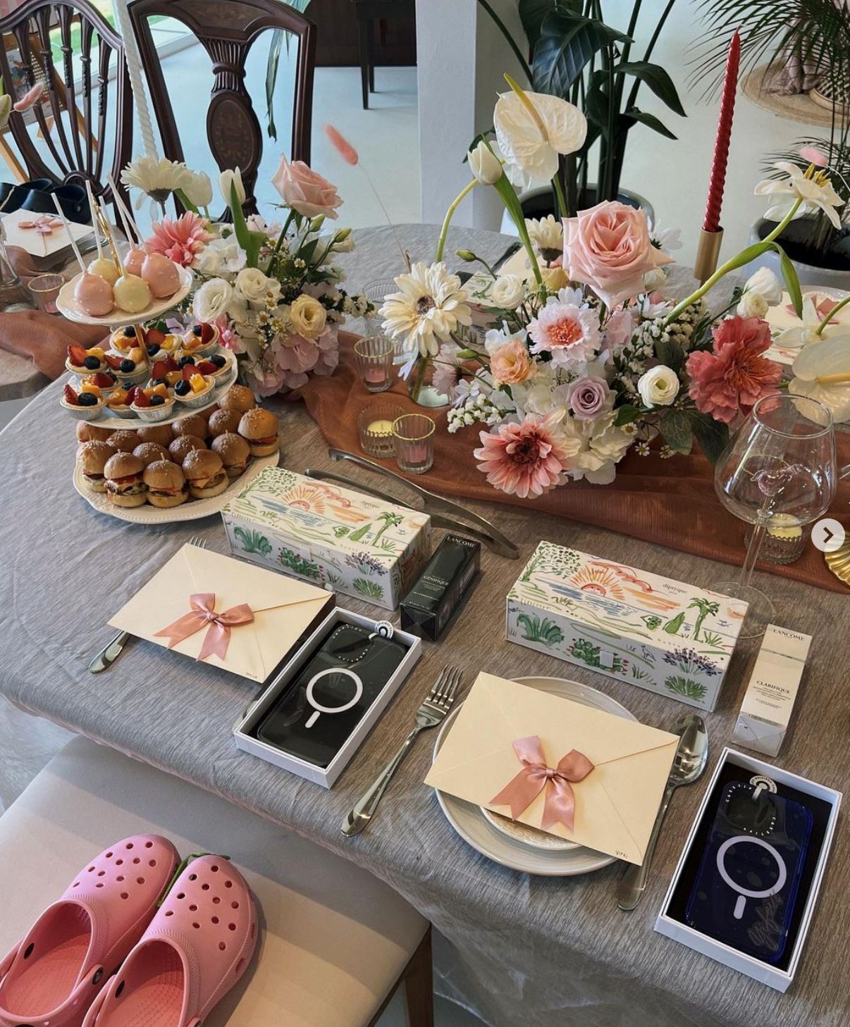 🎂jestinna过生日豪送礼物给朋友❗️danny送上专属盲盒公仔好甜💗