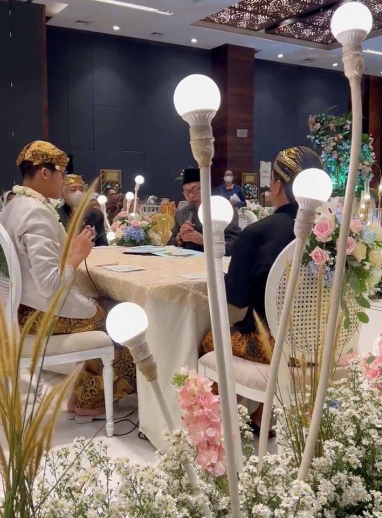 “aku terima nikahnya dengan mas kahwin tiket konsert coldplay, tunai..” akad nikah ini jadi tular