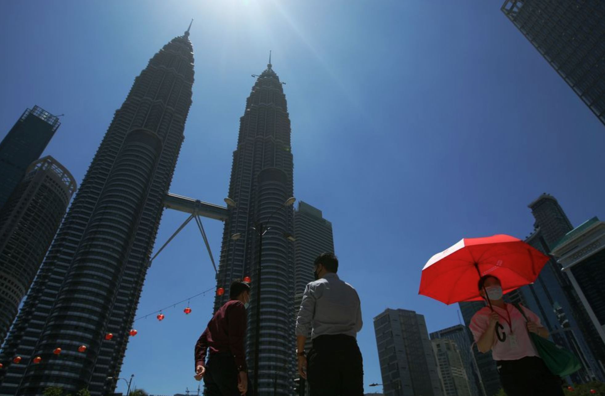 beat the heat: simple tips to keep yourself cool during this heatwave!