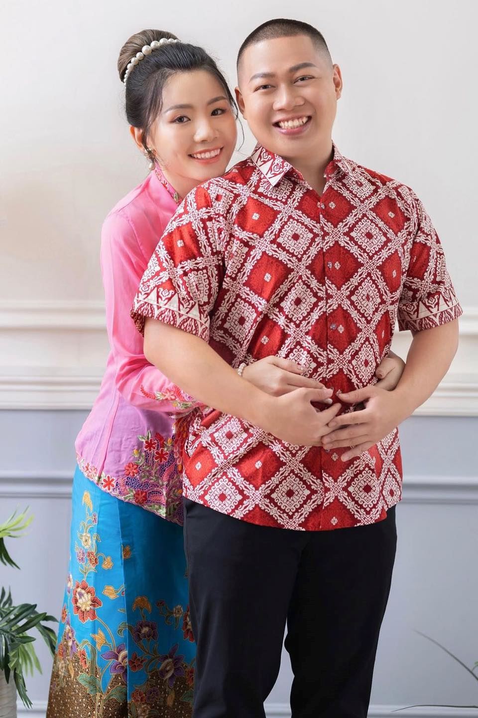 🇲🇾“马来小堂哥”辰辰和妻子「娘惹风」结婚照！超好看