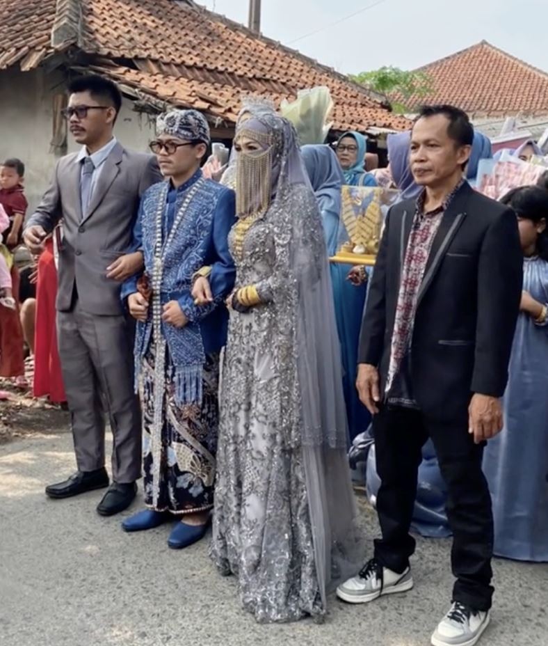 taknak kalah pada menantu, ibu mentua melaram siap pakai ‘crown’ di hari persandingan anak