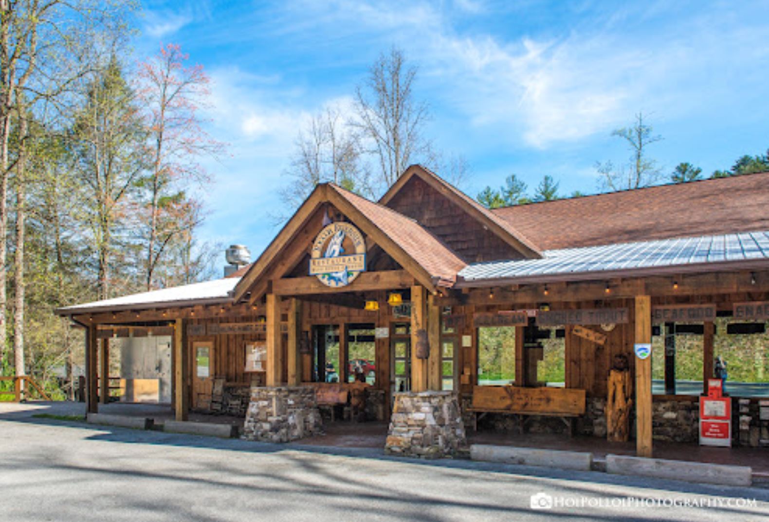 restoran kenakan caj tambahan jika ibu bapa gagal jaga anak nakal dalam kedai