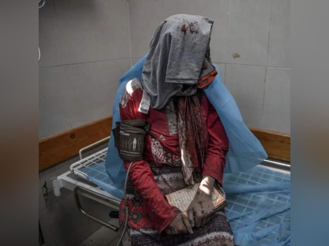 tutup aurat dalam rumah sendiri, warga palestin sedia syahid andai kediaman tiba-tiba dibom