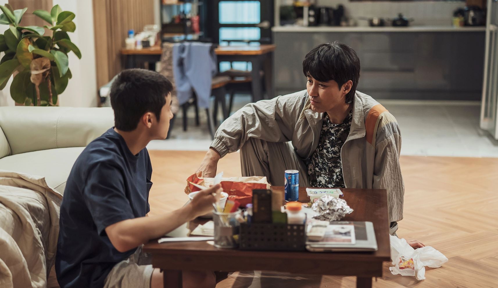 🎬韩国灾难片《地陷》❗️房子陷落到地下500米要自救啊😱