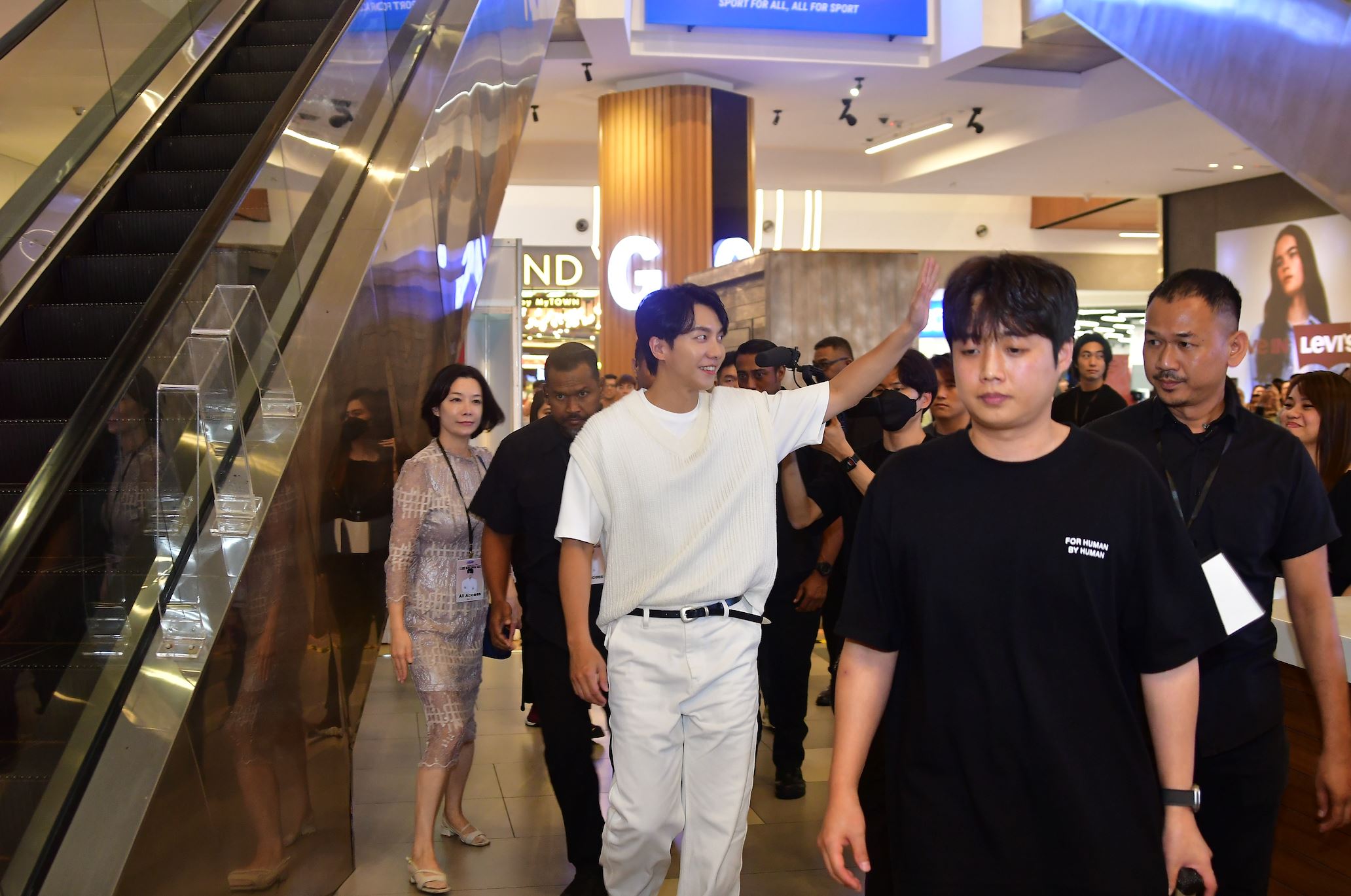 interview with lee seung gi: a conversation with “su seung” - exploring his thoughts, 2023 highlights, & more!