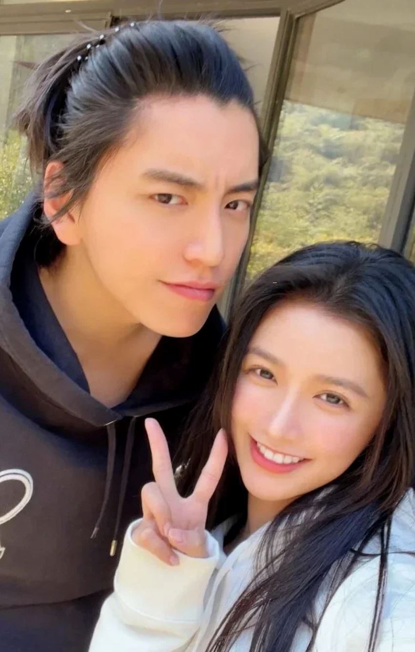 王大陆新女友正面照曝光！与新欢姿态亲密！