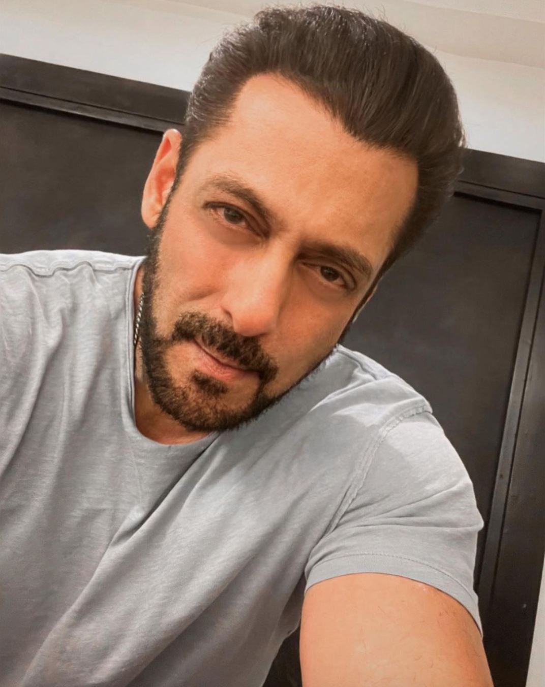 terlalu teruja, peminat salman khan bakar mercun dalam panggung wayang [video]